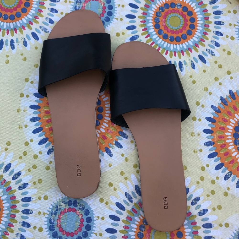 BDG (Urban Outfitters) Black Flat Sandals